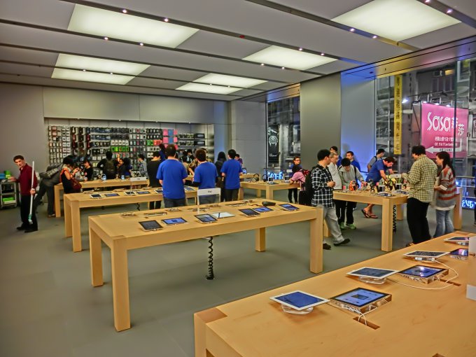 В Китае открылся крупнейший в мире магазин Apple