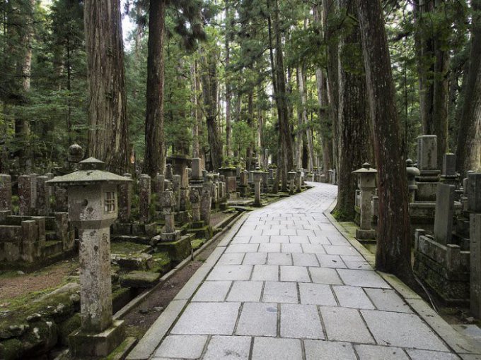 Японское кладбище, на котором похоронено 200 тысяч монахов. Фото