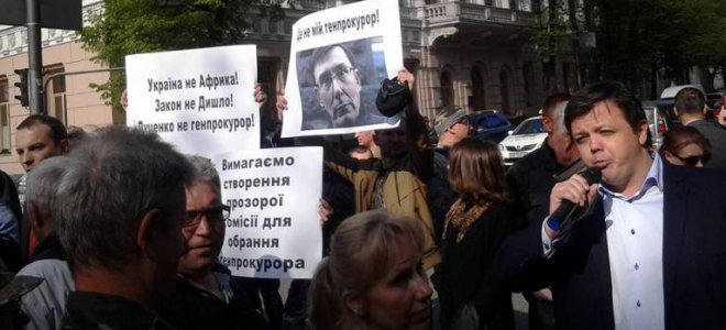 В Киеве проходят сразу два митинга