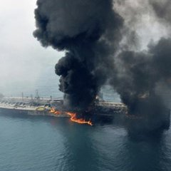 В Каспийском море горит российский танкер