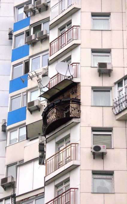 Украинцев позабавил киевский балкон с кладбищенской оградой