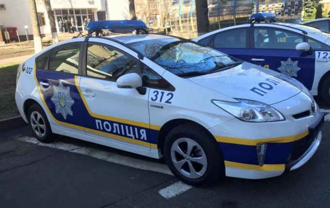 В Киеве полицейский автомобиль сбил женщину 