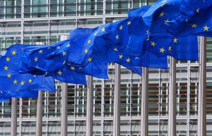 Еврокомиссия попросила ЕС отменить визы для украинцев