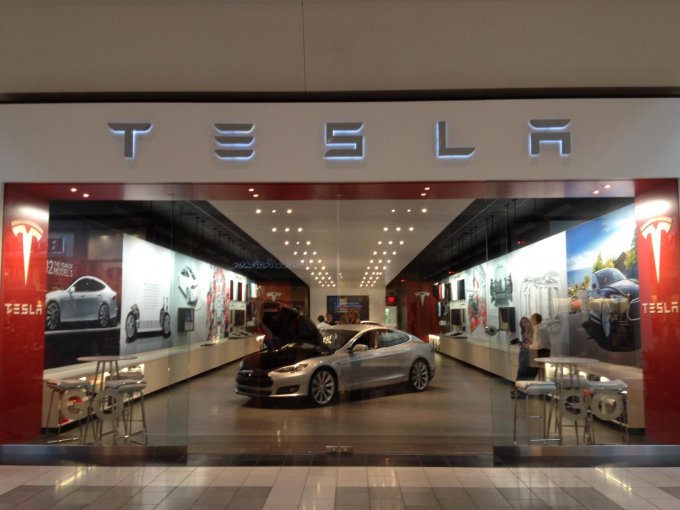 Tesla разрабатывает беспилотный общественный транспорт