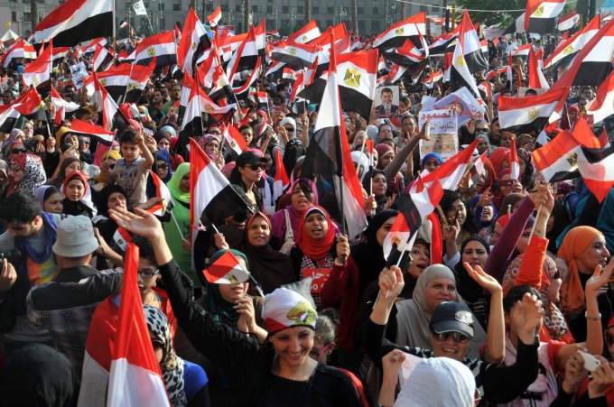В Каире полиция с помощью слезоточивого газа разогнала митинг