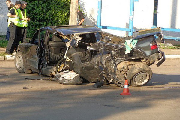 Авария в Черкассах: иномарку за секунду разорвало на части