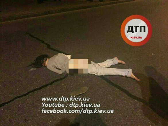 В Киеве водитель кроссовера сбил девушку и скрылся