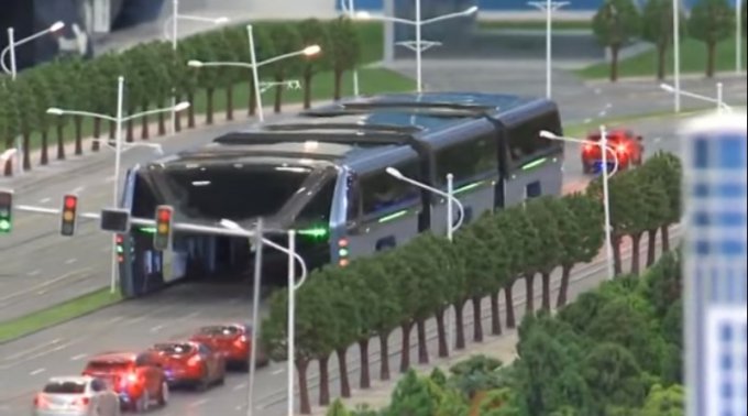 Китайцы создали автобус, который не боится пробок