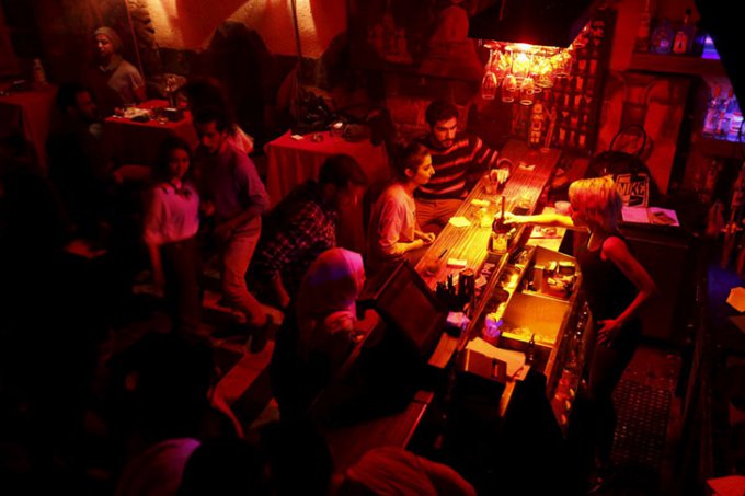 Как проводит вечера сирийская молодежь неподалеку от фронта. Фото