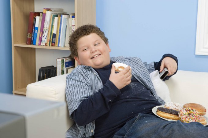 Названа одна из основных причин ожирения у подростков 
