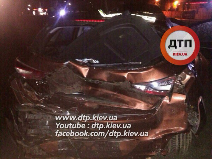 ДТП под Киевом: иномарка «улетела» на 120 метров от места аварии