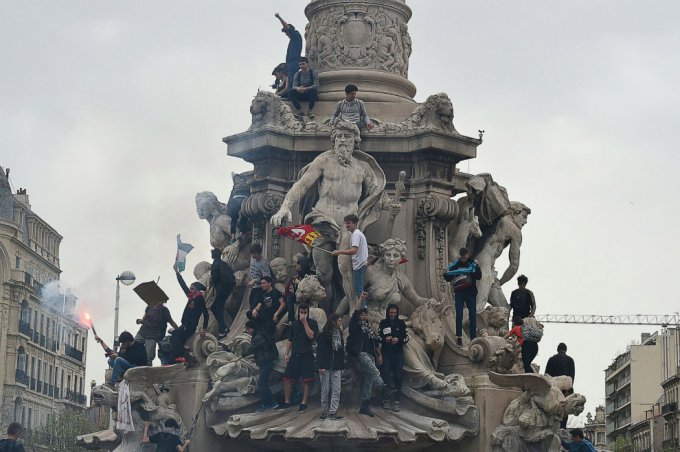 Самые яркие кадры массовых протестов во Франции. Фото