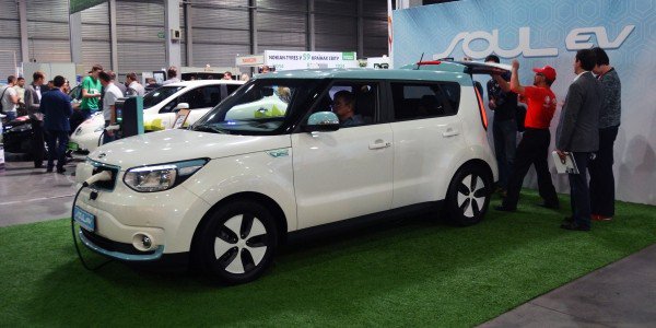 В Киеве проходит первая в Украине выставка электромобилей