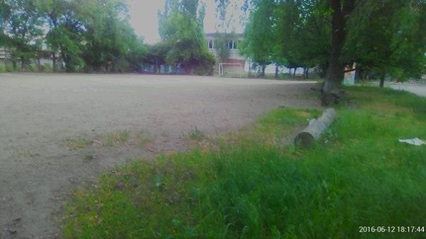 Житель «ЛНР» показал, как выглядят местные футбольные поля