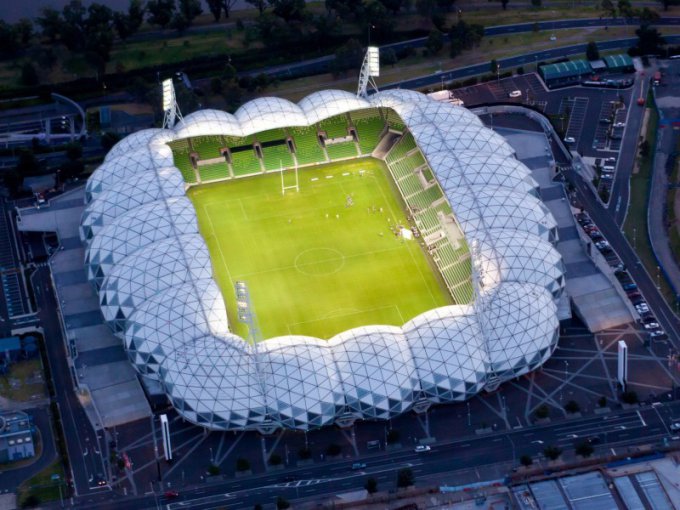 Самые впечатляющие футбольные стадионы в мире. Фото