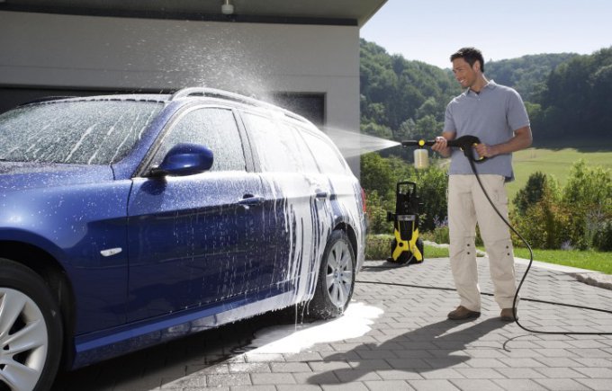 Почему не стоит в жару самостоятельно мыть автомобиль