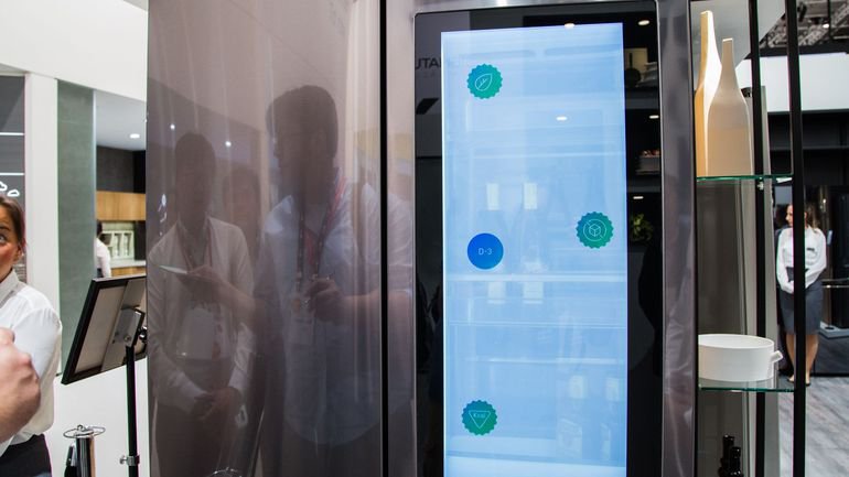Компания LG представила холодильник-смартфон на ОС Windows-10