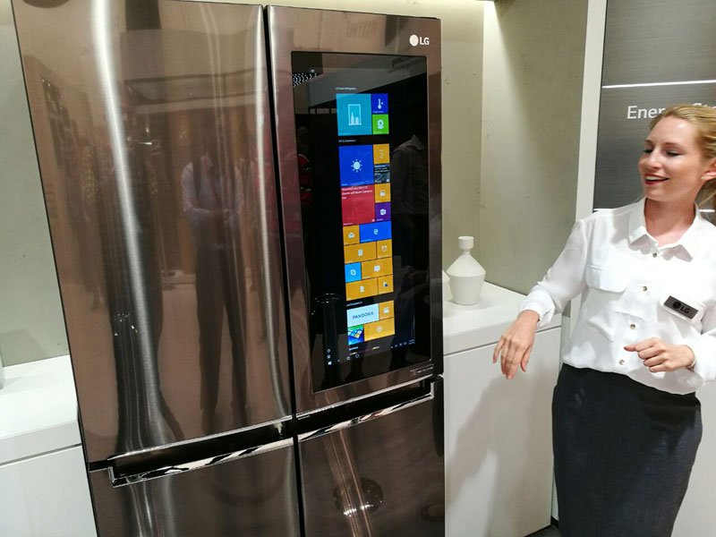 Компания LG представила холодильник-смартфон на ОС Windows-10
