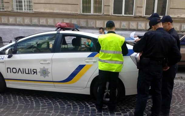 Львовский полицейский присвоил брошенную иномарку
