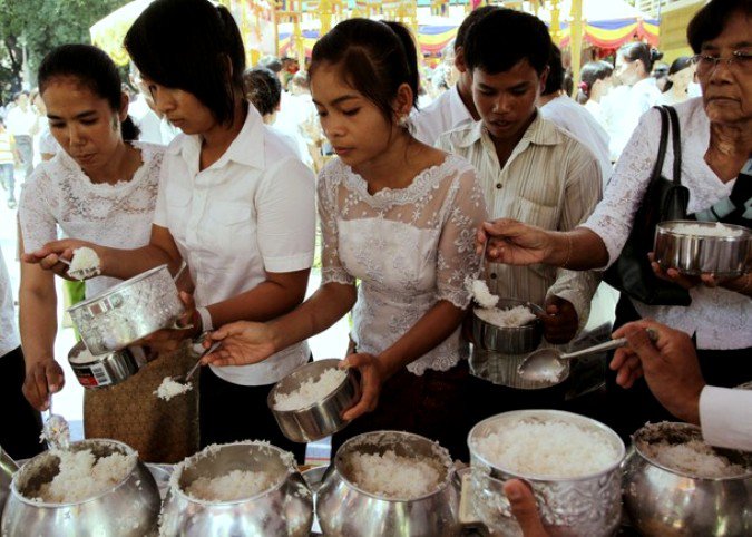 Как в Камбодже проходит Фестиваль мертвых. Фото
