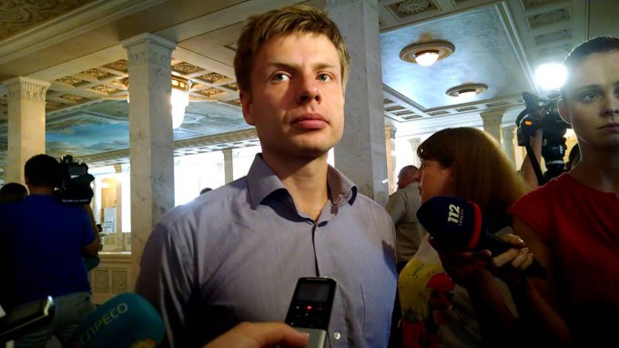 Нардеп Гончаренко принес сухари для Николая Скорика: В тюрьме пригодятся