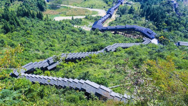 В Китае открыт самый длинный в мире эскалатор