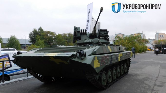 «Укроборонпром» представил боевой беспилотник «Фантом» и другую технику