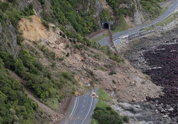 Камера зафиксировала начало землетрясения в Новой Зеландии. Видео