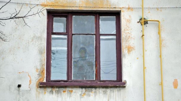 Лик Девы Марии проступил в окне погибшего бойца АТО