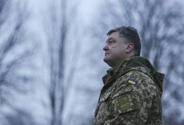 Президент Порошенко приказал обеспечить телевещание на оккупированные территории
