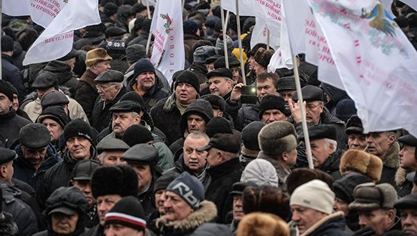 У здания Верховной Рады митинговали сотни ветеранов МВД