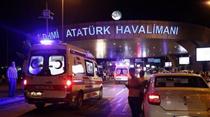 Более 150 человек пострадало во время теракта в Стамбуле