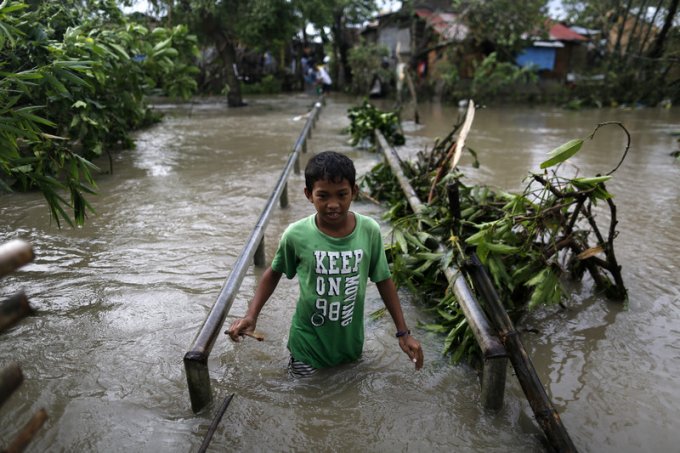 Последствия тайфуна, ударившего по Филиппинам. Фото