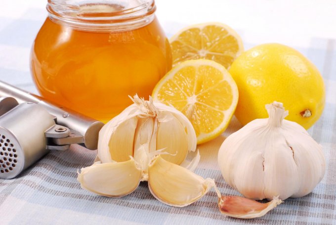 Мед с чесноком и лимоном - рецепт вашего здоровья на зиму