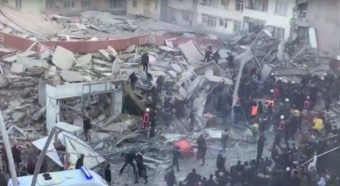 Обрушился 7-этажный дом в Стамбуле: один человек погиб, пятеро - травмированы