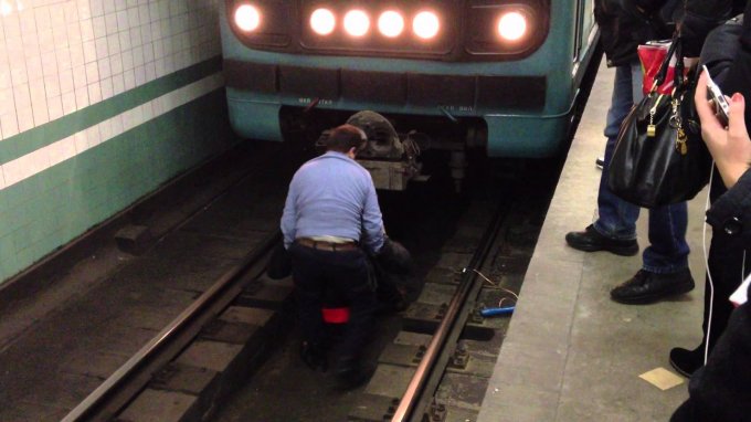 Кадры самоубийства 35-летнего мужчины в харьковком метро. Видео