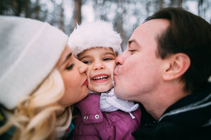 Лилия Ребрик снялась с мужем и дочерью в зимней фотосессии