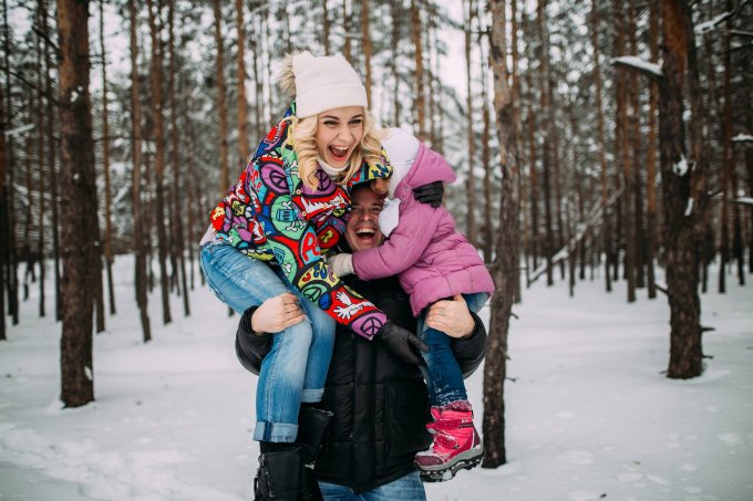 Лилия Ребрик снялась с мужем и дочерью в зимней фотосессии