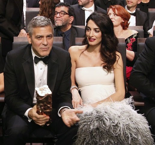Беременная Амаль Клуни очаровала публику