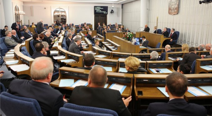 Польский Сенат снял с рассмотрения законопроект об "украинском национализме"
