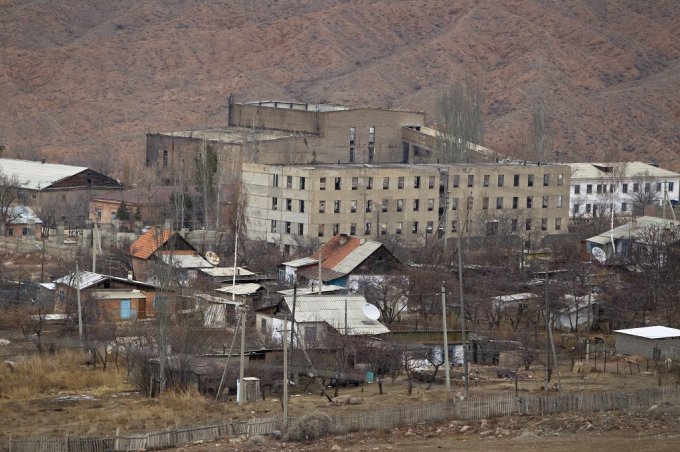Мощный оползень в Киргизии унес жизни 24 человек