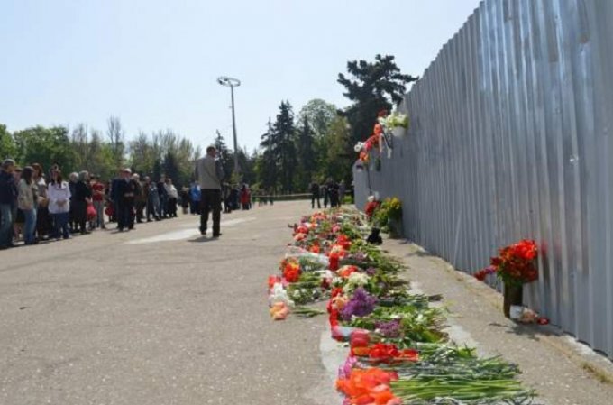 Одесситы почтили память погибших 3 года назад в "Доме профсоюзов"