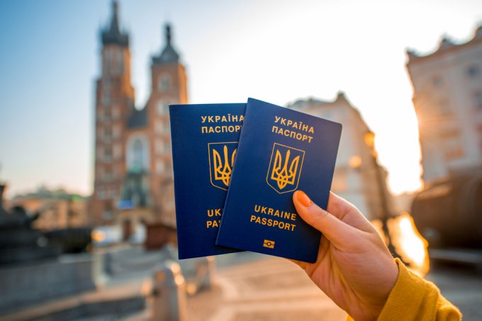 Долгожданный безвиз: в ЕС уже отправились около 1900 украинцев