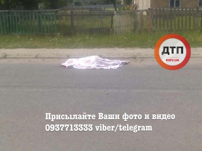 ДТП на Киевщине: Мать погибшей девочки хотела зарубить топором горе-водителя