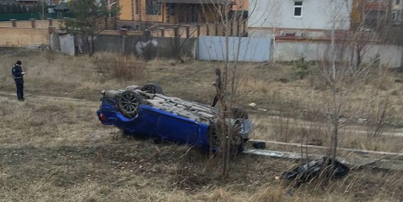 В Киеве иномарка влетела в остановку, убив человека