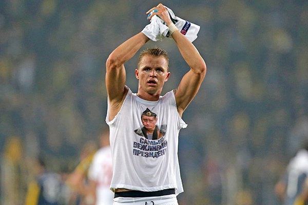 Футболист «Локомотива» оштрафован на 5 тысяч евро из-за футболки с Путиным