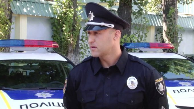 Пьяные офицеры в Одессе украли у девушки мобильный