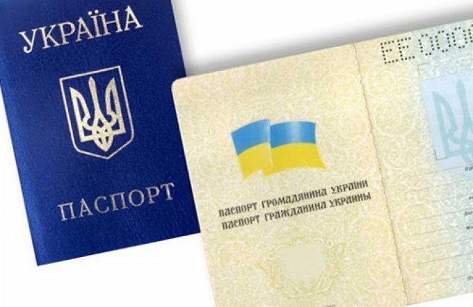 В Крыму российские пограничники отбирают у украинцев паспорта