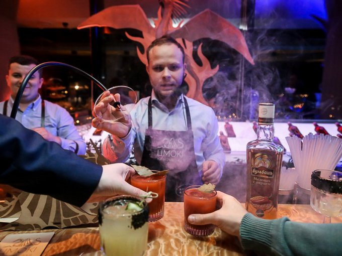 Минские бары предложат национальные коктейли с березовым соком и огурцами