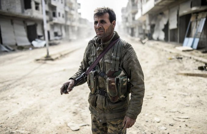 Журналистам западных СМИ впервые показали освобожденный от террористов сирийский город